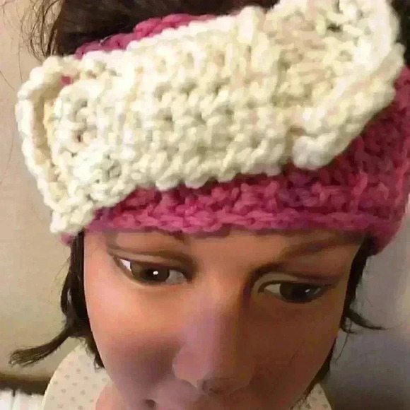 Crochet pink headband with bow on front girls one - Picture 3 of 4